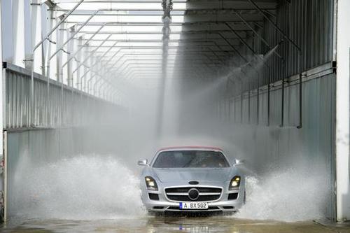 Первые официальные фотографии родстера Mercedes SLS AMG