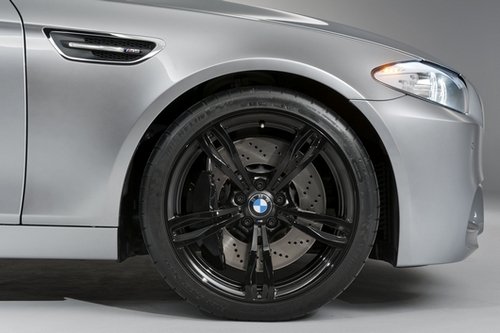 Официальные фотографии предсерийного BMW M5